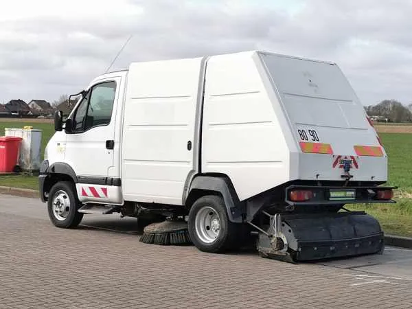 Renault Mascott 120 -35 SWEEPER Image 5