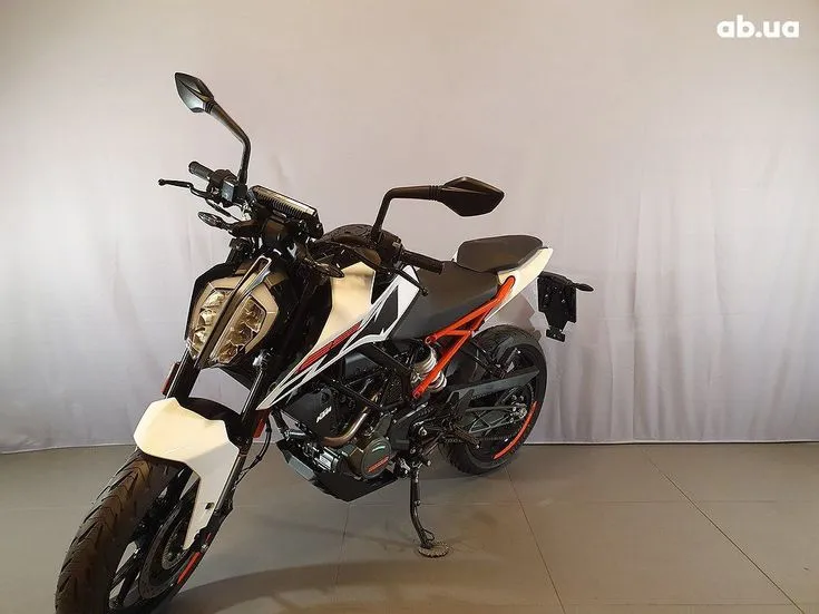 KTM 125 Image 5